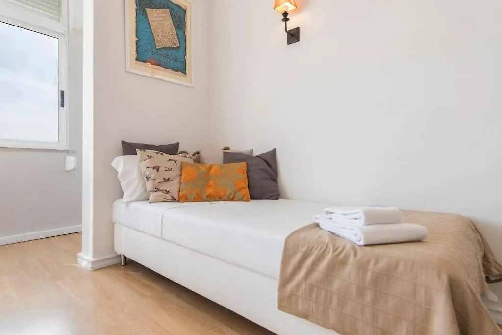 Apartamento 131 A - Lisbon - Castle View Balcony 0*,  Portugal