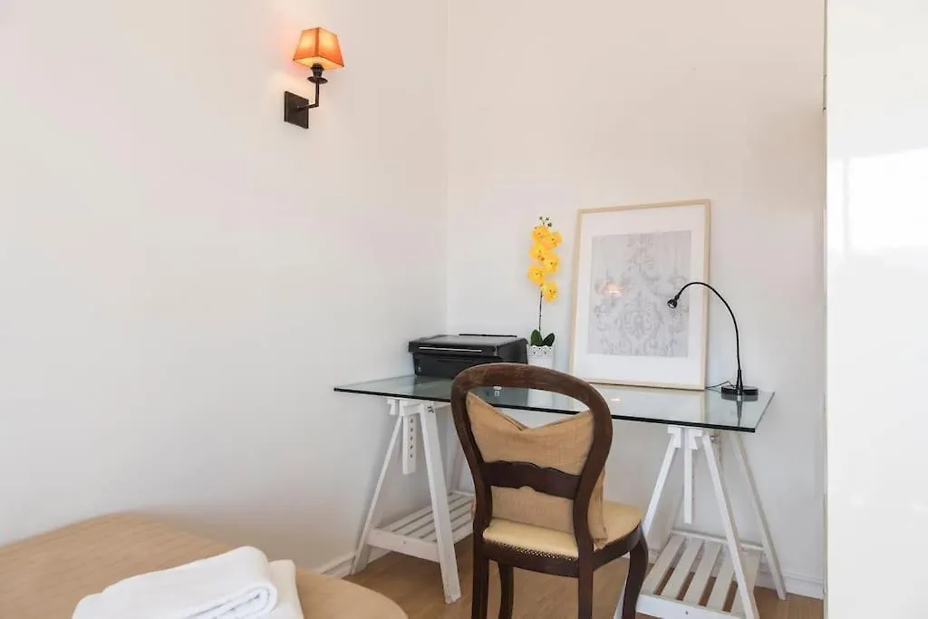 131 A - Lisbon - Castle View Balcony 아파트 포르투갈